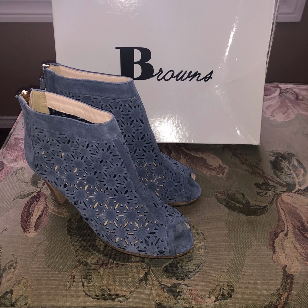 NWOB Browns Shoes Open Toe Blue Suede Booties, 8